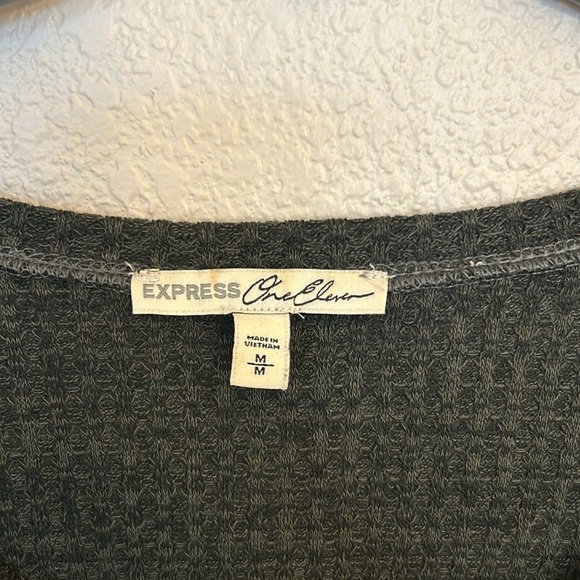Women’s Express dark green long sleeve top size medium. - Picture 2 of 4